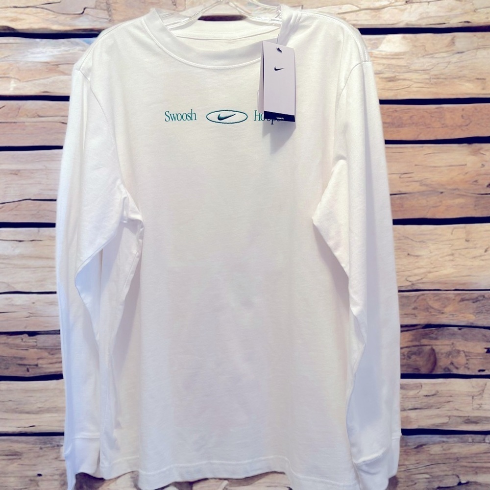 NWT Nike Women’s/Unisex Long Sleeves Basketball Tee Loose Fit Retro Graphic Tee